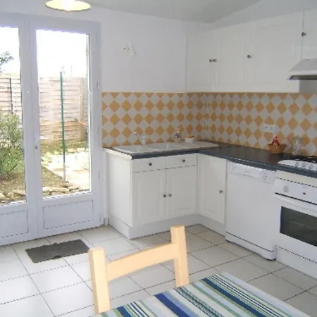 Maison La Couarde-sur-mer, 4 Pieces, 6 Personnes - Fr-1-258-7 Hotel 4*