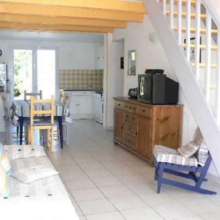 Hotel Maison La Couarde-sur-mer, 4 Pieces, 6 Personnes - Fr-1-258-7