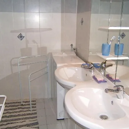 Hotel Maison La Couarde-sur-mer, 4 Pieces, 6 Personnes - Fr-1-258-7 La Couarde-sur-Mer