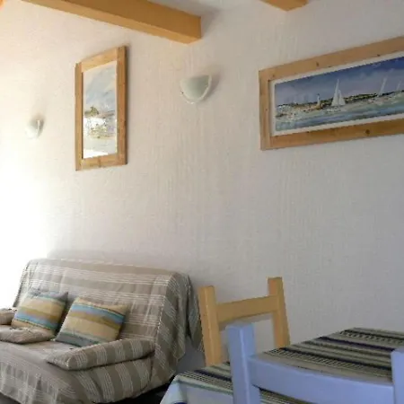 Hotel Maison La Couarde-sur-mer, 4 Pieces, 6 Personnes - Fr-1-258-7 4*